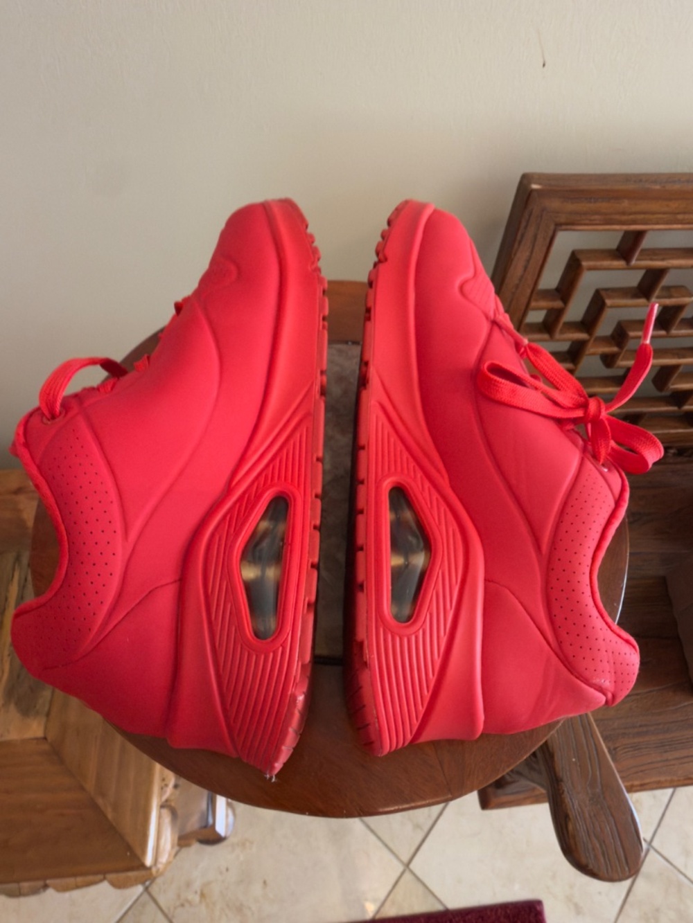 Red Skechers UNO Women's size 8.5 - Picture 6 of 8